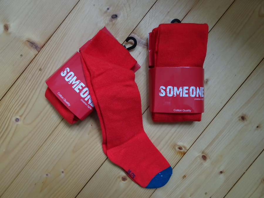Someone tights Leila orange