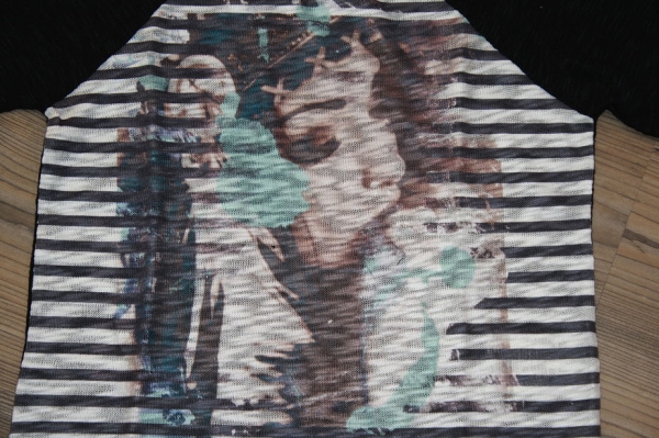 Geisha short sleeved knit tee black/white ---size 14y left only---