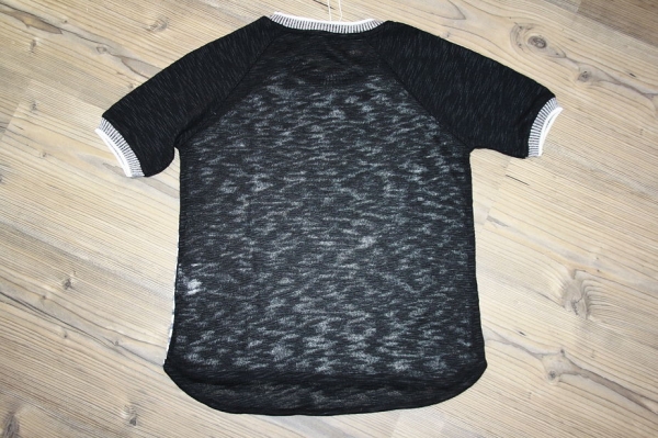 Geisha short sleeved knit tee black/white ---size 14y left only---